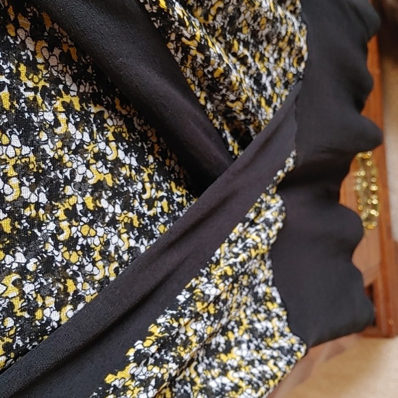 DIANE von FURSTENBERG crisscross 100% silk Size Medium Top Elvia - Picture 6 of 9